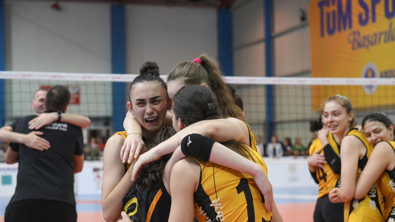 Festival Voleybol yıldızlar kategorisi şampiyonları belli oldu
