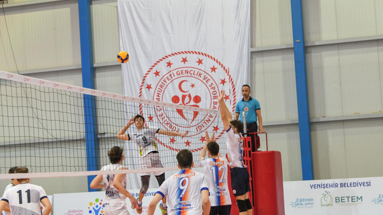 Festival Voleybol yıldızlar kategorisi şampiyonları belli oldu