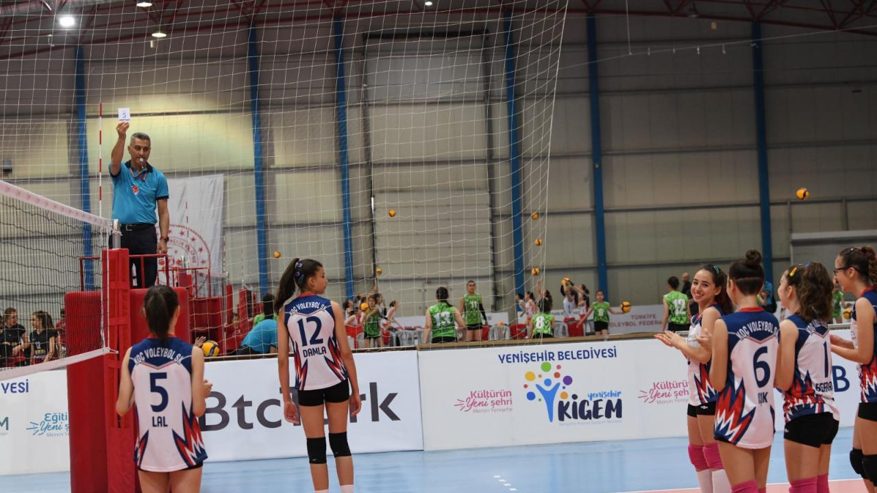 Türk voleybolunda Beyaz Kart ilk kez Yenişehir’de gösterildi