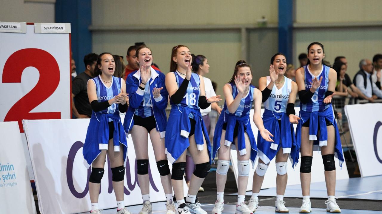 Voleybol Festivali Yenişehir’de başladı