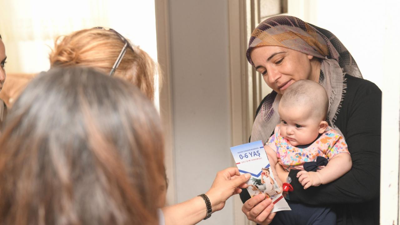 Yenişehir Belediyesi ev ziyaretleriyle aileleri projeye dâhil ediyor  