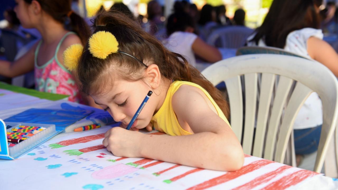 Çocuklar Yenişehir’de hayallerindeki çevreyi çizdi