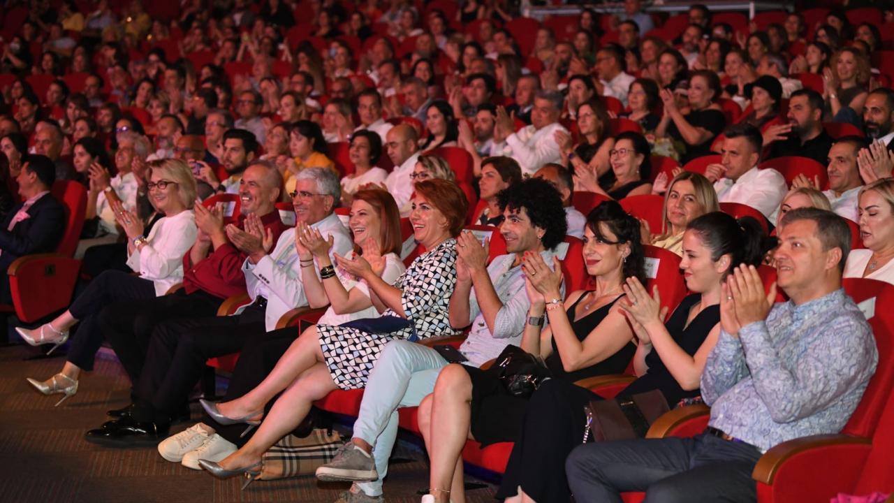 Başkan Özyiğit “Islak Islak” şarkısıyla eşitliğe ses verdi 