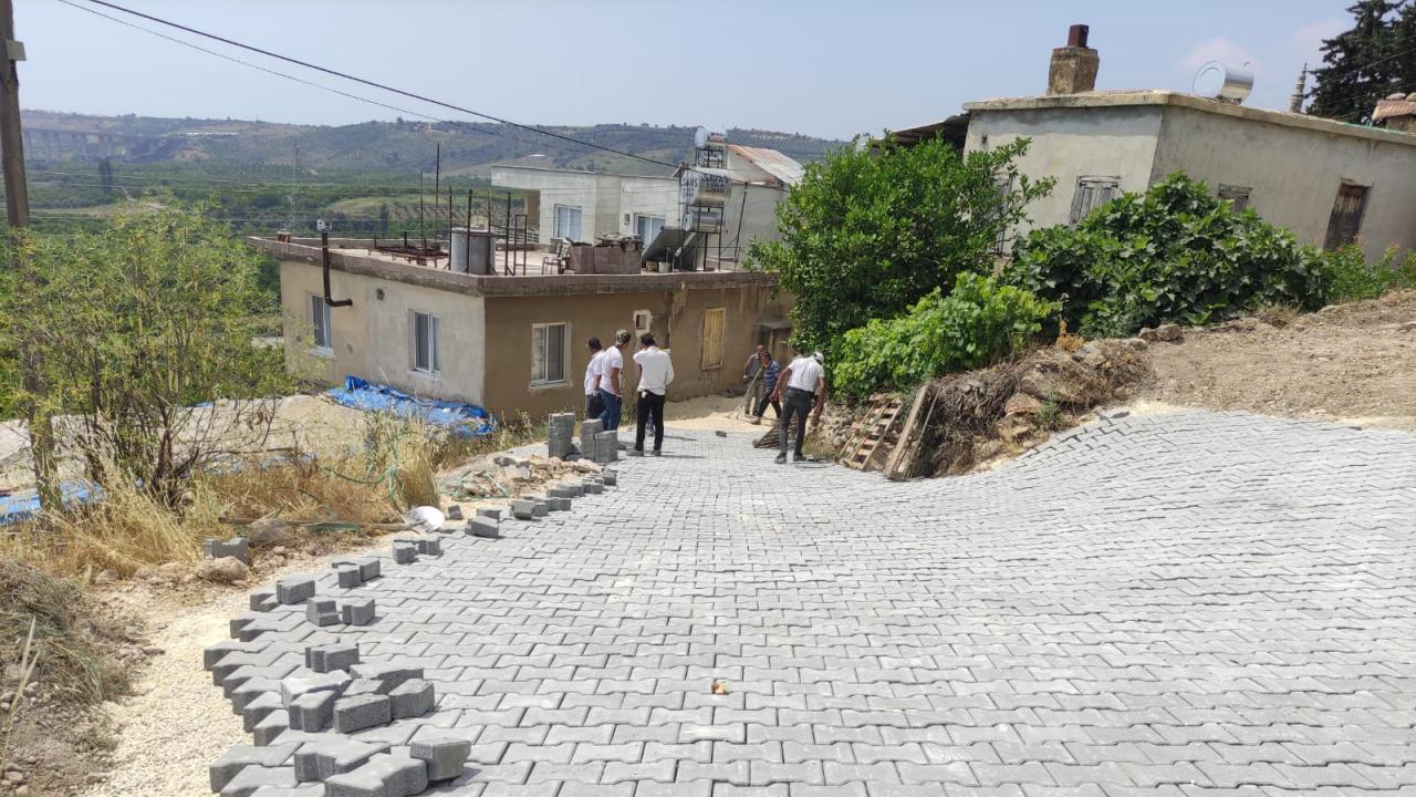 Yenişehir Belediyesi yol yapım çalışmalarına kırsalda da devam ediyor 