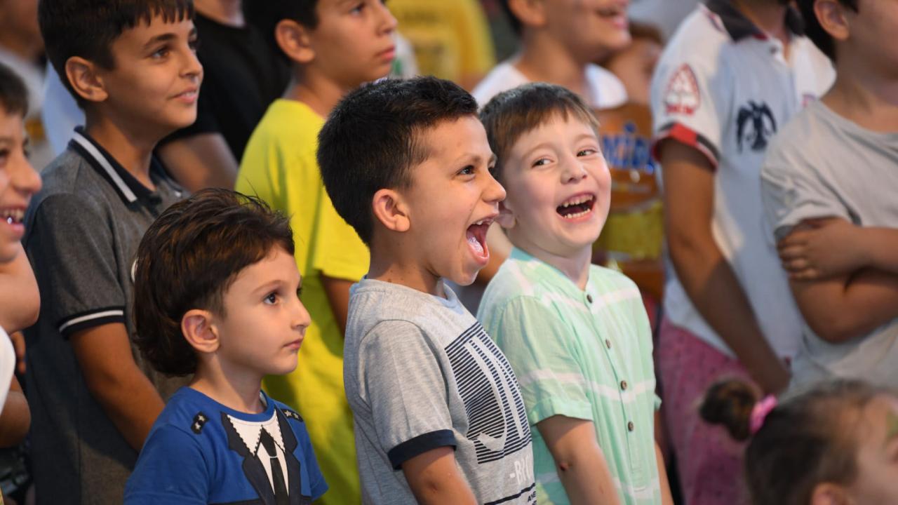 Yenişehir Belediyesinden çocuklara unutulmaz karne hediyesi