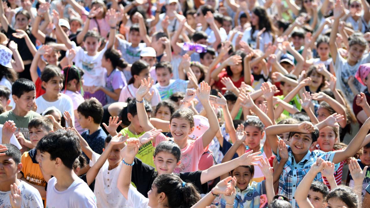 Yenişehir Belediyesinden çocuklara unutulmaz karne hediyesi