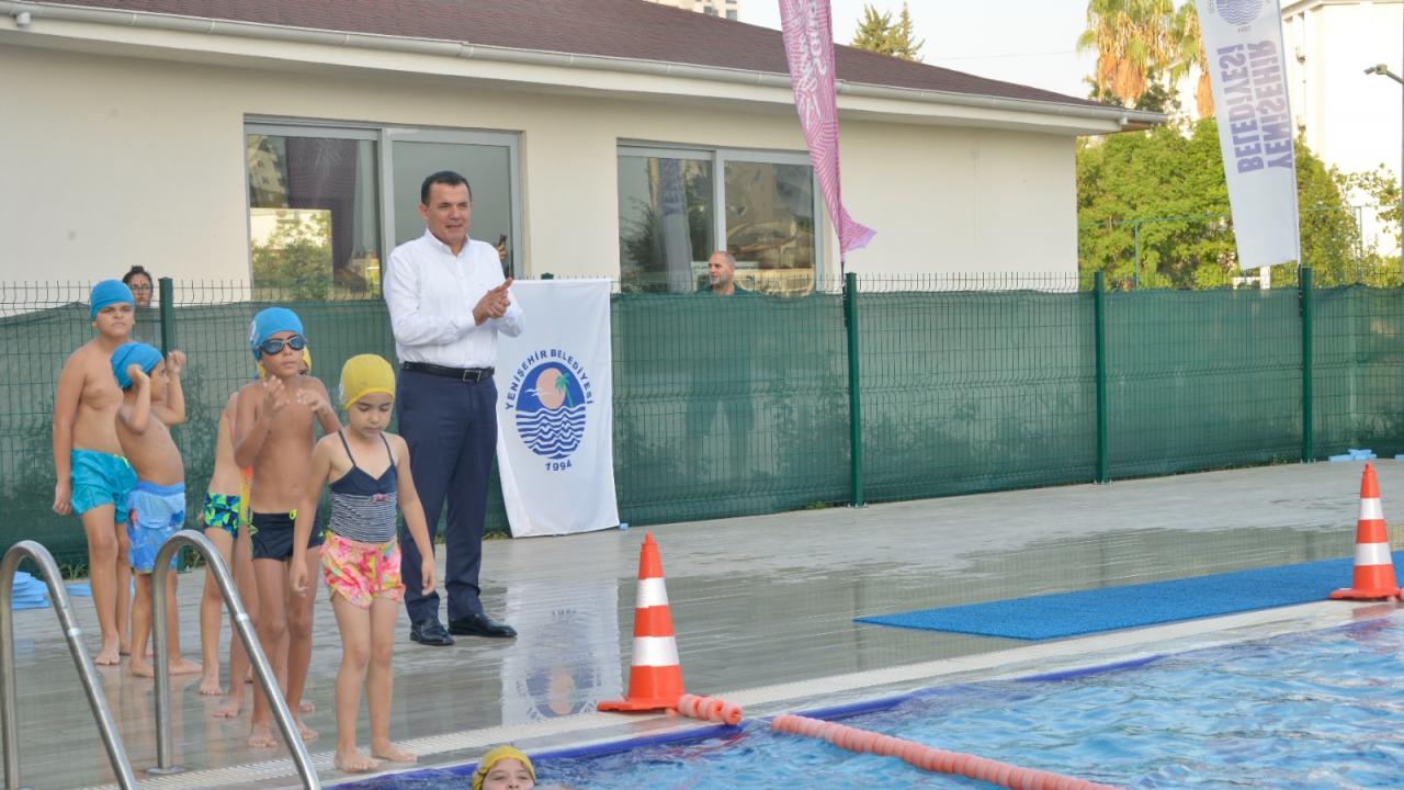 Yenişehir'de yüzlerce çocuk yüzme öğrendi