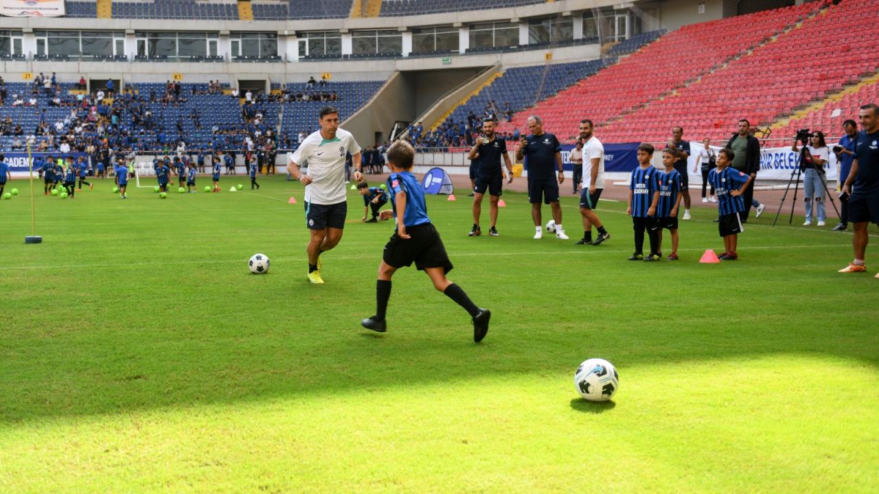 Yenişehir Belediyesi,  Javier Zanetti’yi çocuklarla buluşturdu