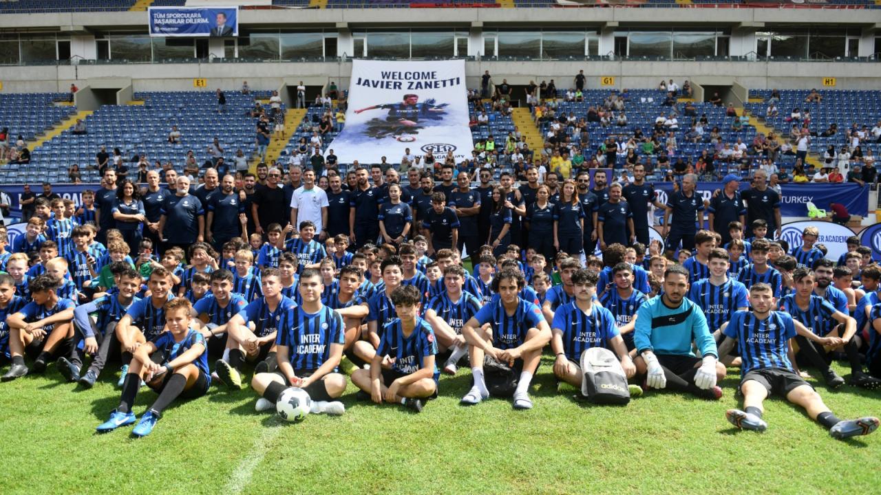 Yenişehir Belediyesi,  Javier Zanetti’yi çocuklarla buluşturdu