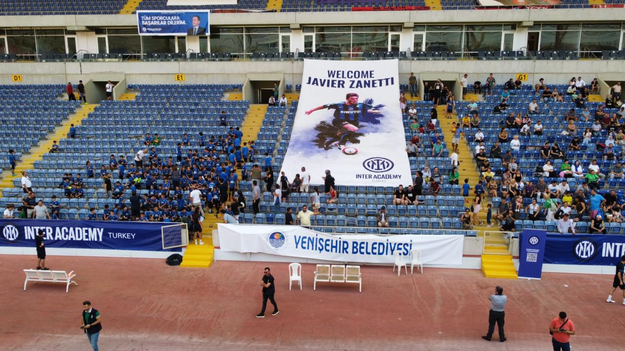 Yenişehir Belediyesi,  Javier Zanetti’yi çocuklarla buluşturdu