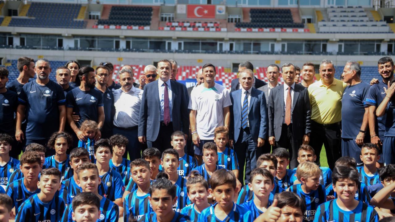 Yenişehir Belediyesi,  Javier Zanetti’yi çocuklarla buluşturdu
