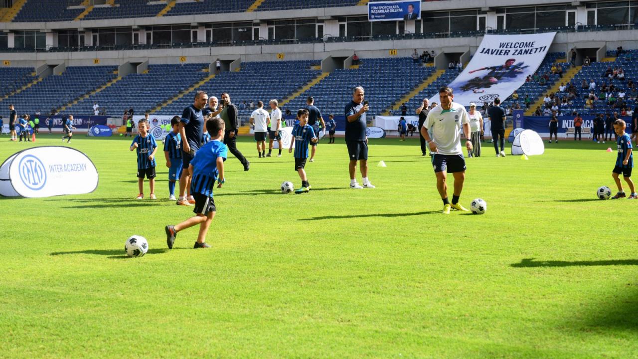 Yenişehir Belediyesi,  Javier Zanetti’yi çocuklarla buluşturdu