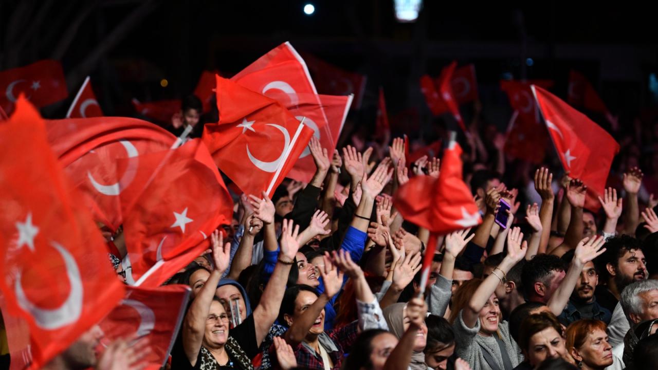 Cumhuriyet Bayramı Yenişehir'de  Volkan Konak konseriyle kutlandı