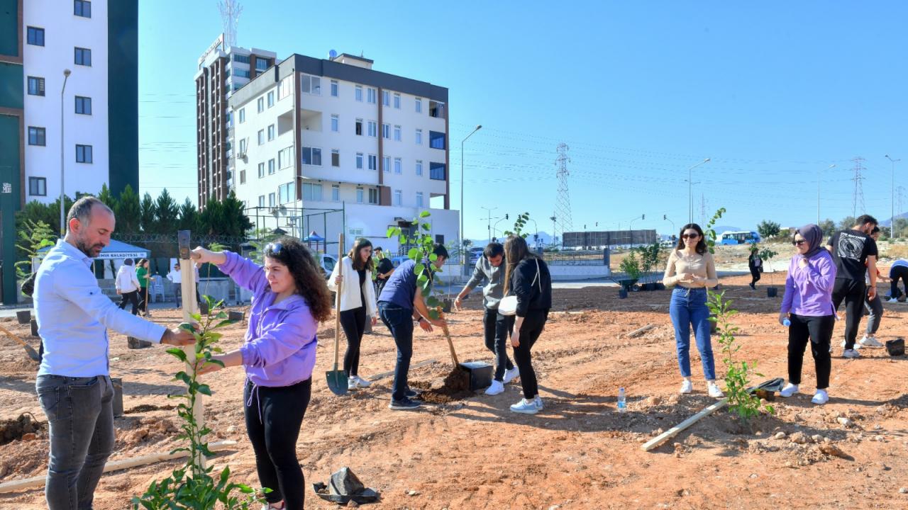 Başkan Özyiğit, “Yenişehir’de yeşil alan sayısını arttırdık”