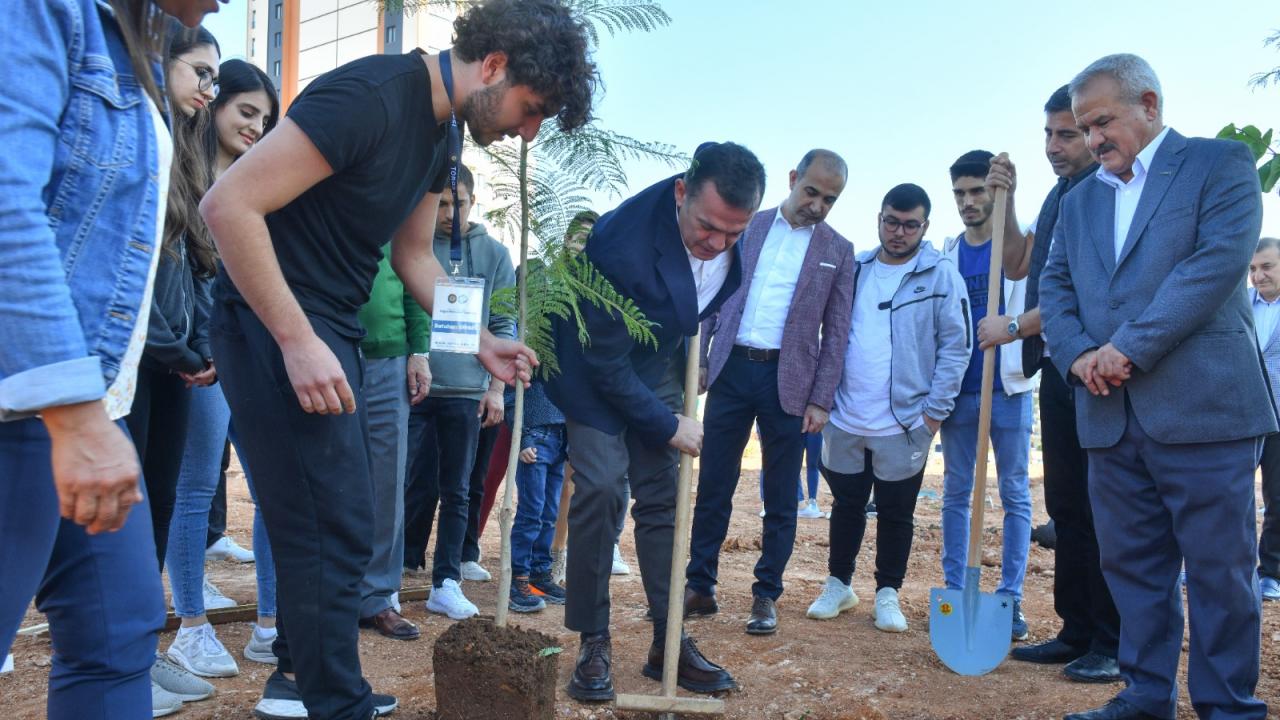 Başkan Özyiğit, “Yenişehir’de yeşil alan sayısını arttırdık”