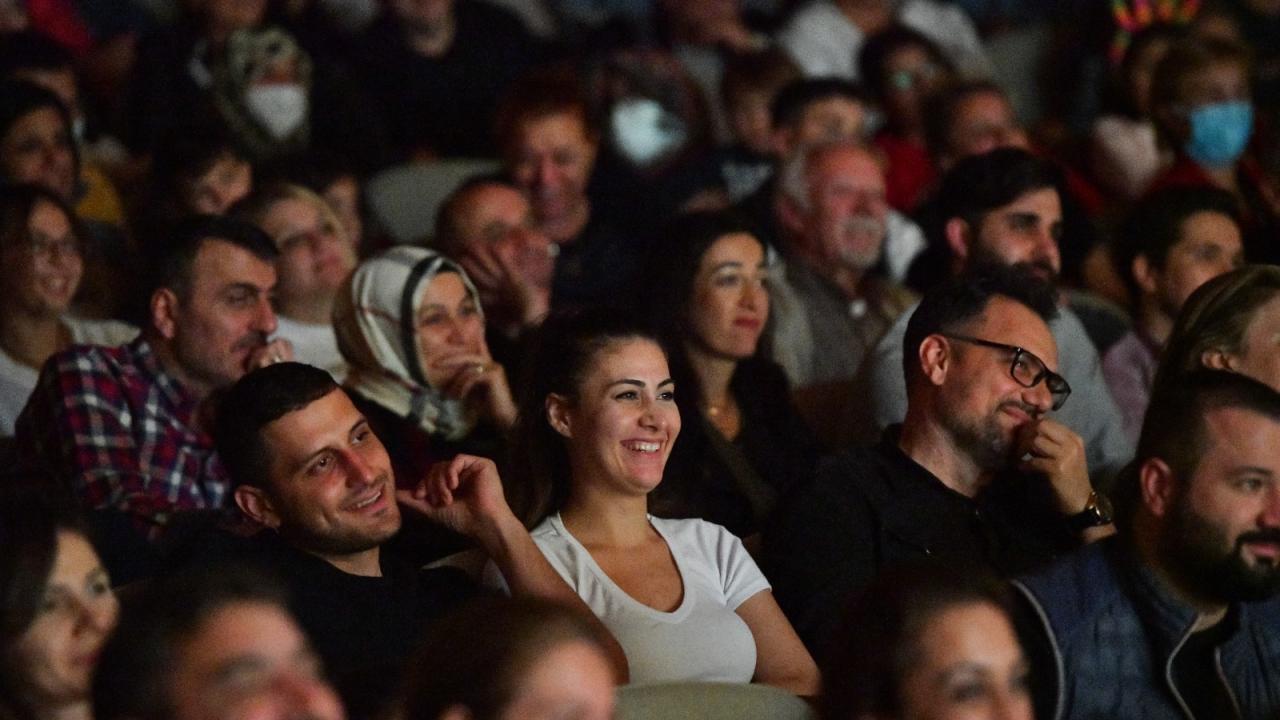 Yenişehir Belediyesi tiyatro festivalinde binlerce sanatseveri ağırladı