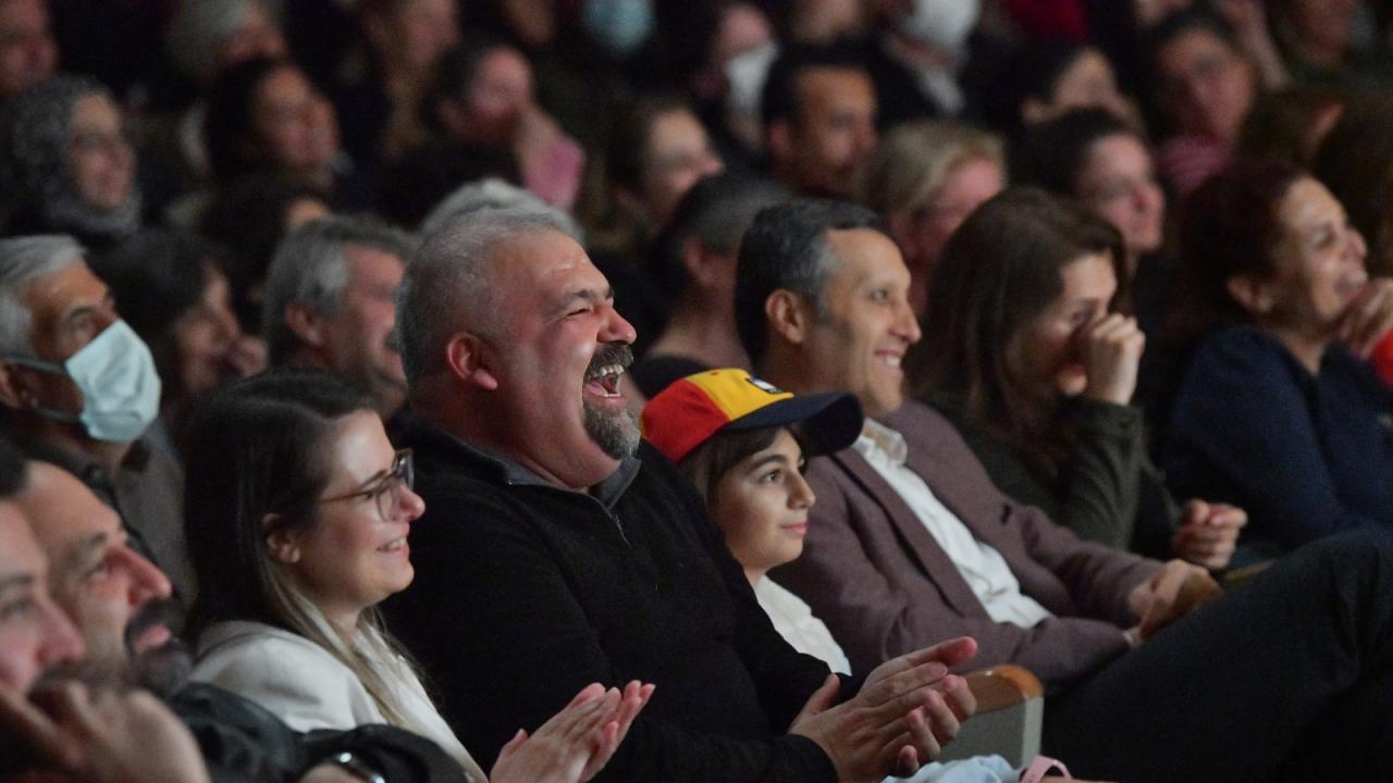 Yenişehir Belediyesi tiyatro festivalinde binlerce sanatseveri ağırladı