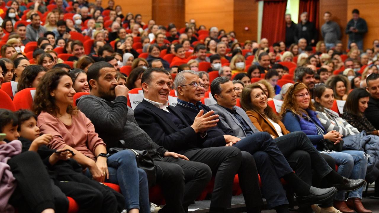 Yenişehir Belediyesi tiyatro festivalinde binlerce sanatseveri ağırladı