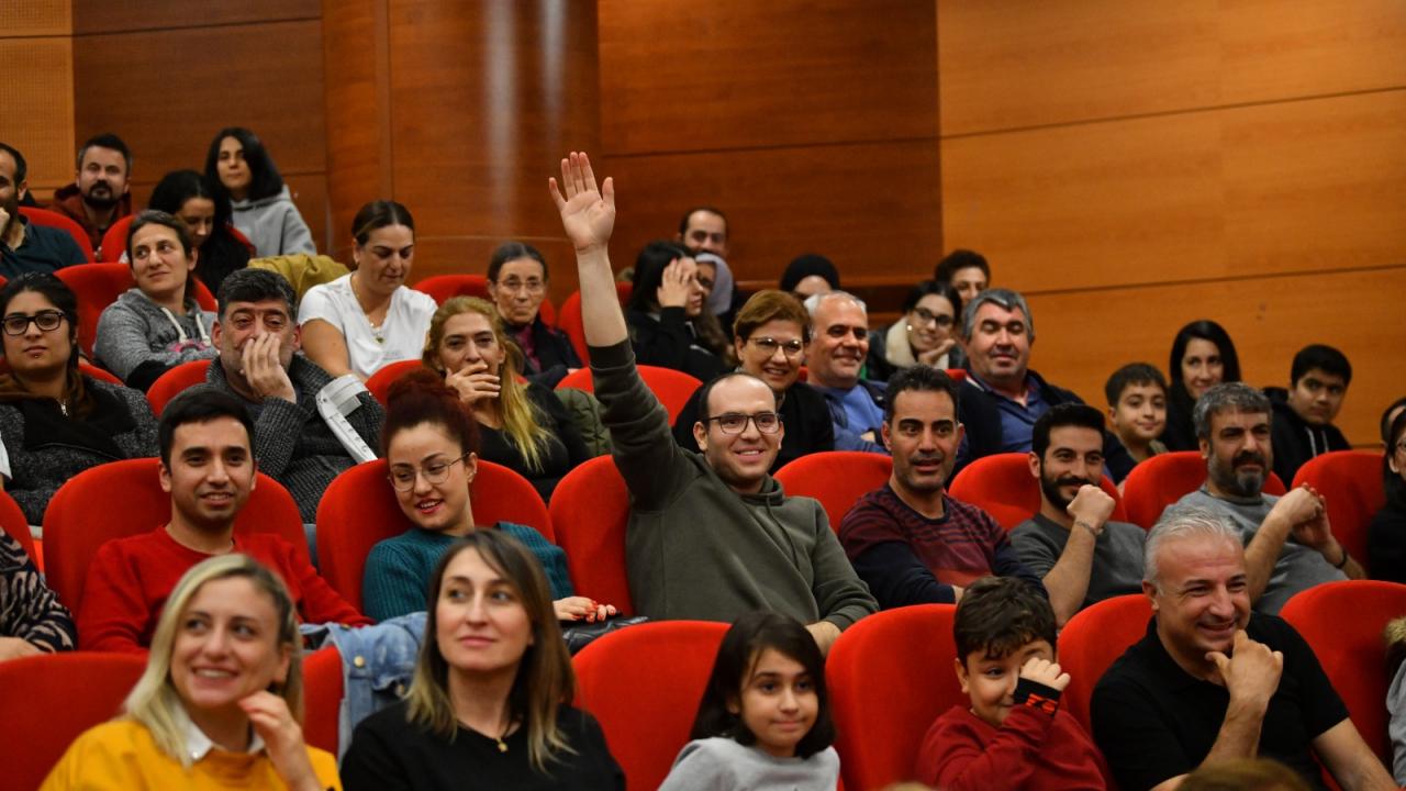 Yenişehir Belediyesi tiyatro festivalinde binlerce sanatseveri ağırladı