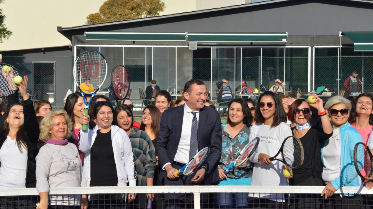 Çay saatinde tenis öğrenmeye ne dersiniz