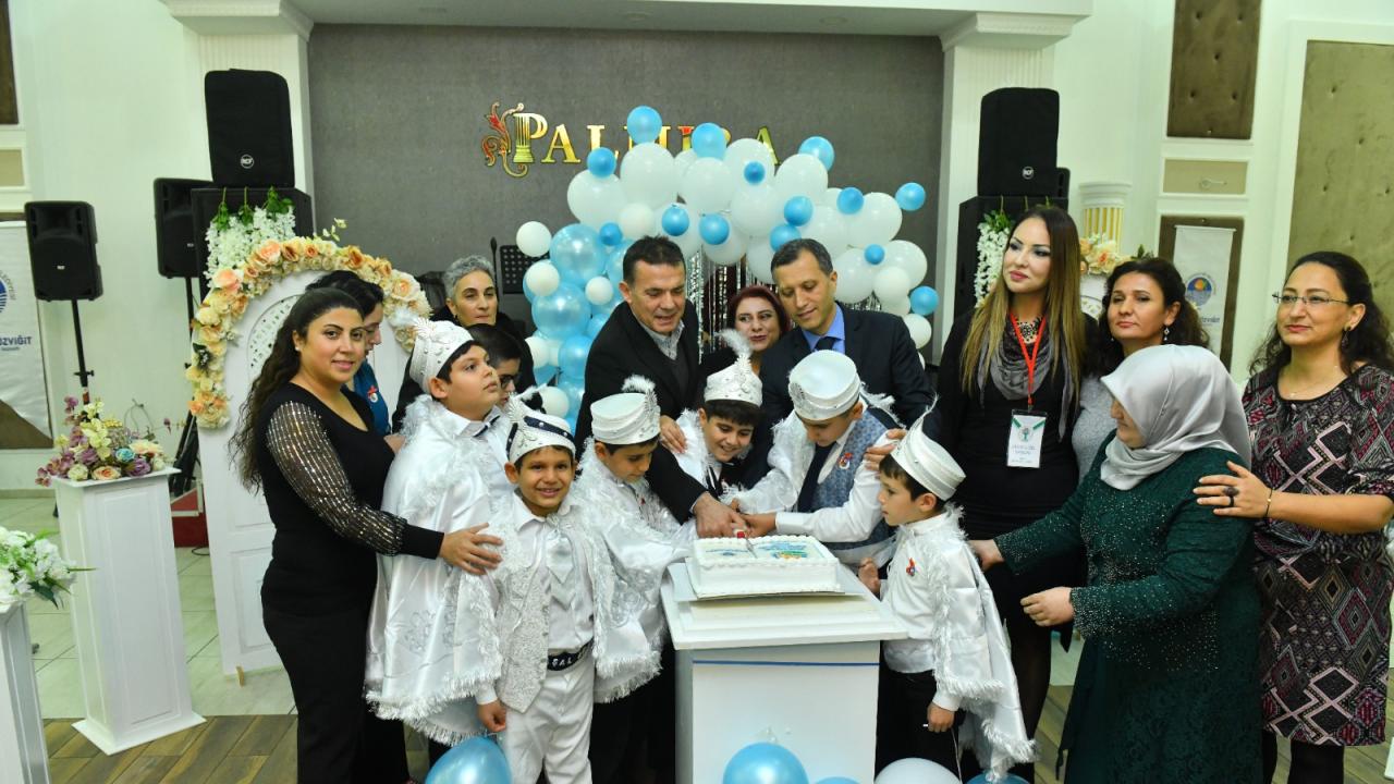 Başkan Özyiğit, özel çocukları sünnet düğünlerinde de yalnız bırakmadı 