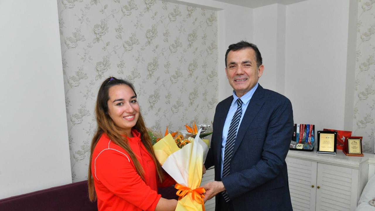 Başkan Özyiğit’ten Miray Ulaş’a tebrik ziyareti 