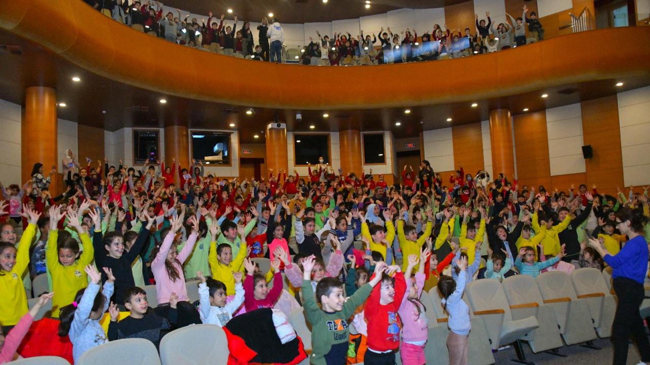 Masal gezginleri “1. Enerji Günleri”nde minik çevrecilerle buluştu