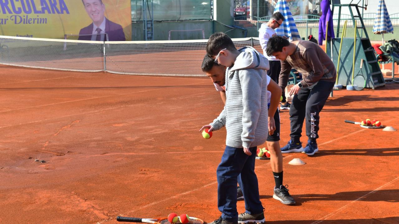 Yenişehir Belediyesi özel çocukları yalnız bırakmıyor 