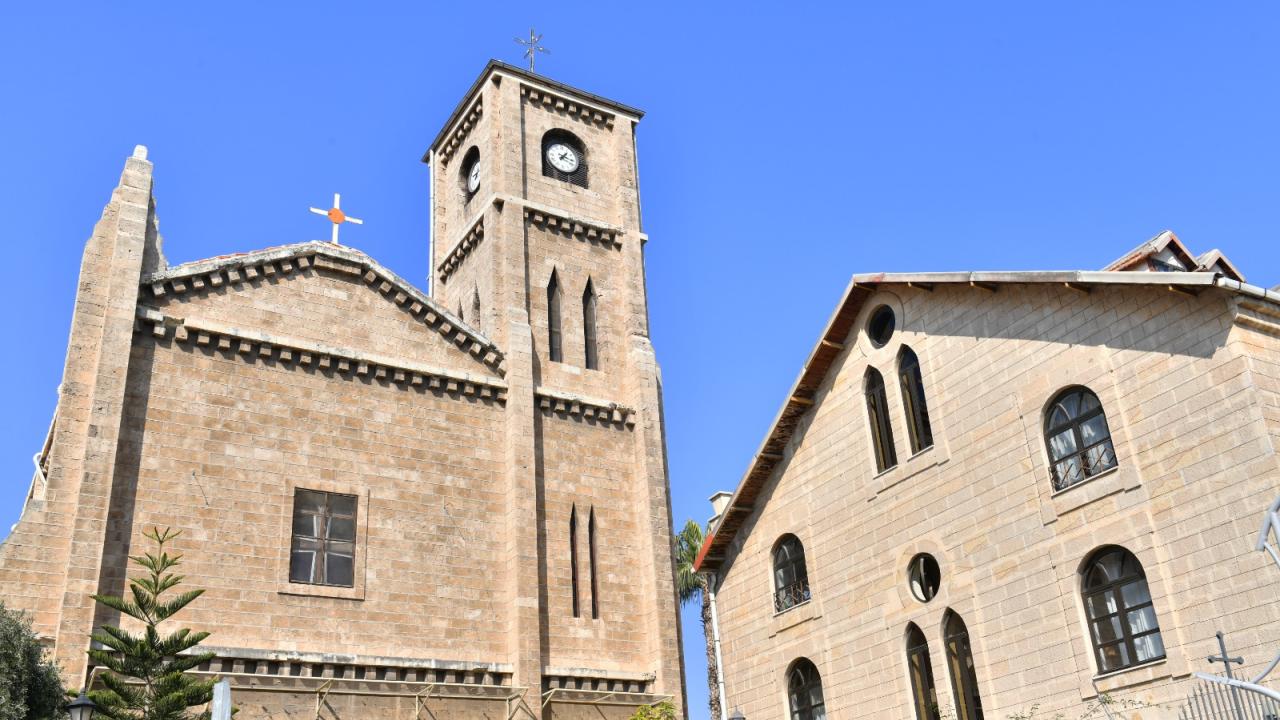 Cemevinde pişen yemekler kilisede kalan depremzedelere aş oluyor