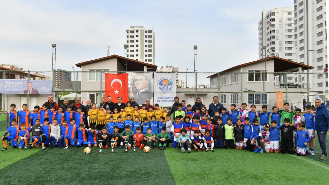 Yenişehir Belediyesi çocukları yeşil sahalarda buluşturdu