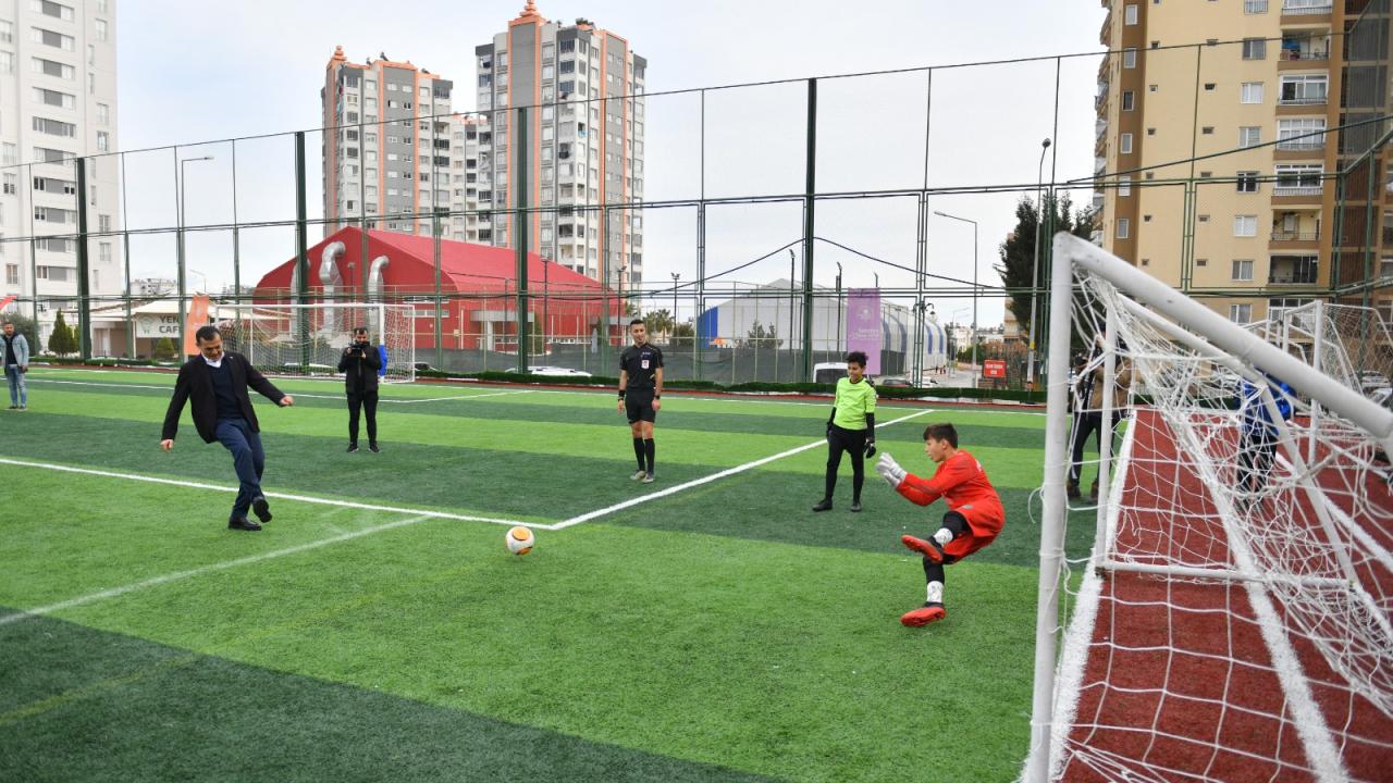 Yenişehir Belediyesi çocukları yeşil sahalarda buluşturdu