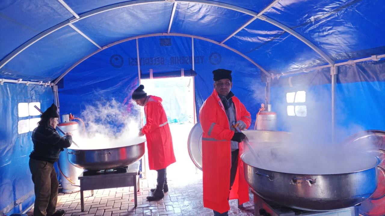 Yenişehir Belediyesi Adıyaman’da her gün 4 bin kişiye yemek ikram ediyor