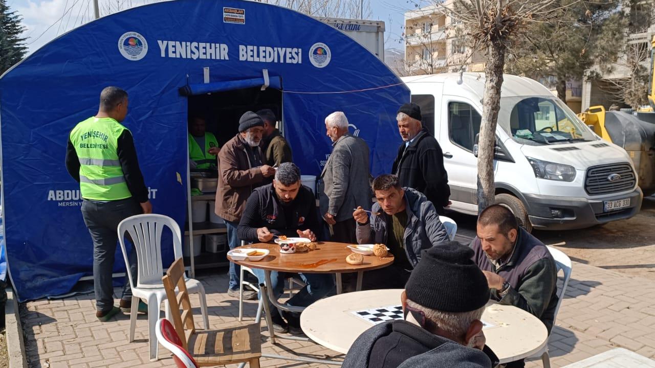 Yenişehir Belediyesi Adıyaman’da her gün 4 bin kişiye yemek ikram ediyor