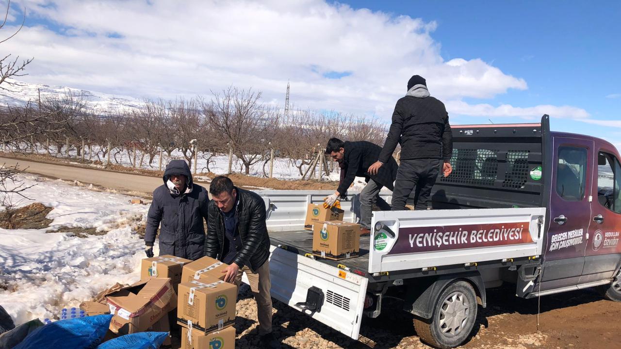 Yenişehir Belediyesi Malatya’daki köylere yardım malzemesi ulaştırıyor