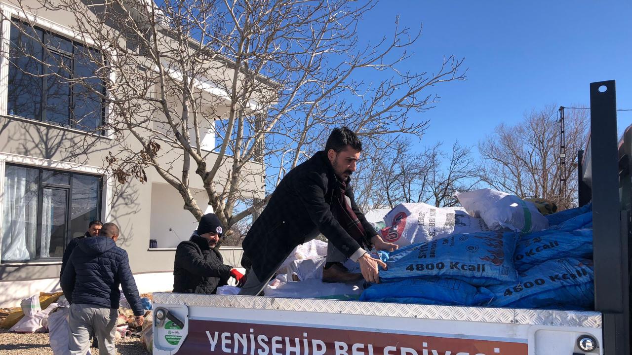 Yenişehir Belediyesi Malatya’daki köylere yardım malzemesi ulaştırıyor