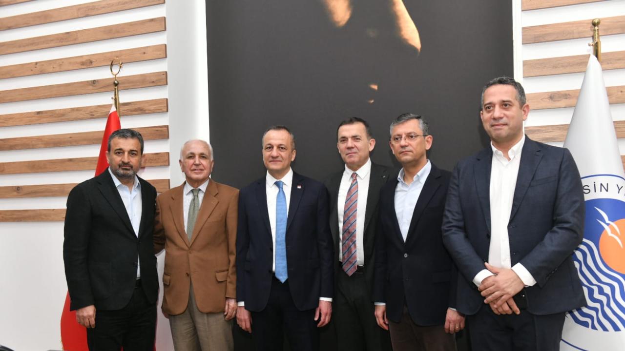 CHP'li Özgür Özel, Yenişehir Belediyesi Giysi Evi'nde depremzedeleri ziyaret etti