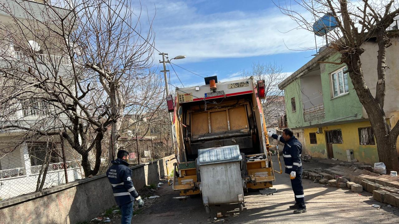 Yenişehir Belediyesi temizlik işleri ekipleri şimdi de Adıyaman’da 