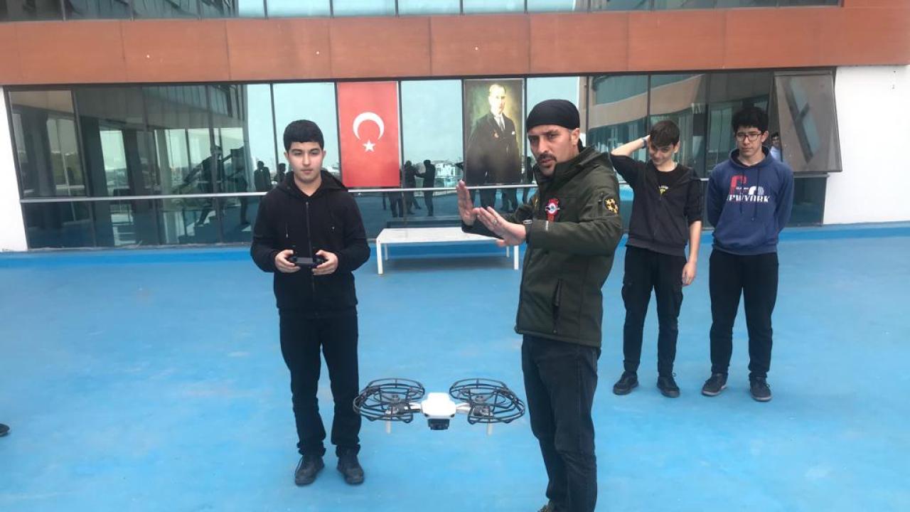 Yenişehir Belediyesinden lise öğrencilerine drone eğitimi