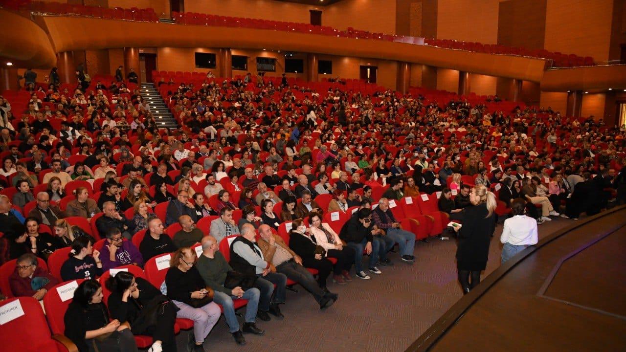 Uğur Mumcu tiyatro oyunuyla Yenişehir’de anıldı