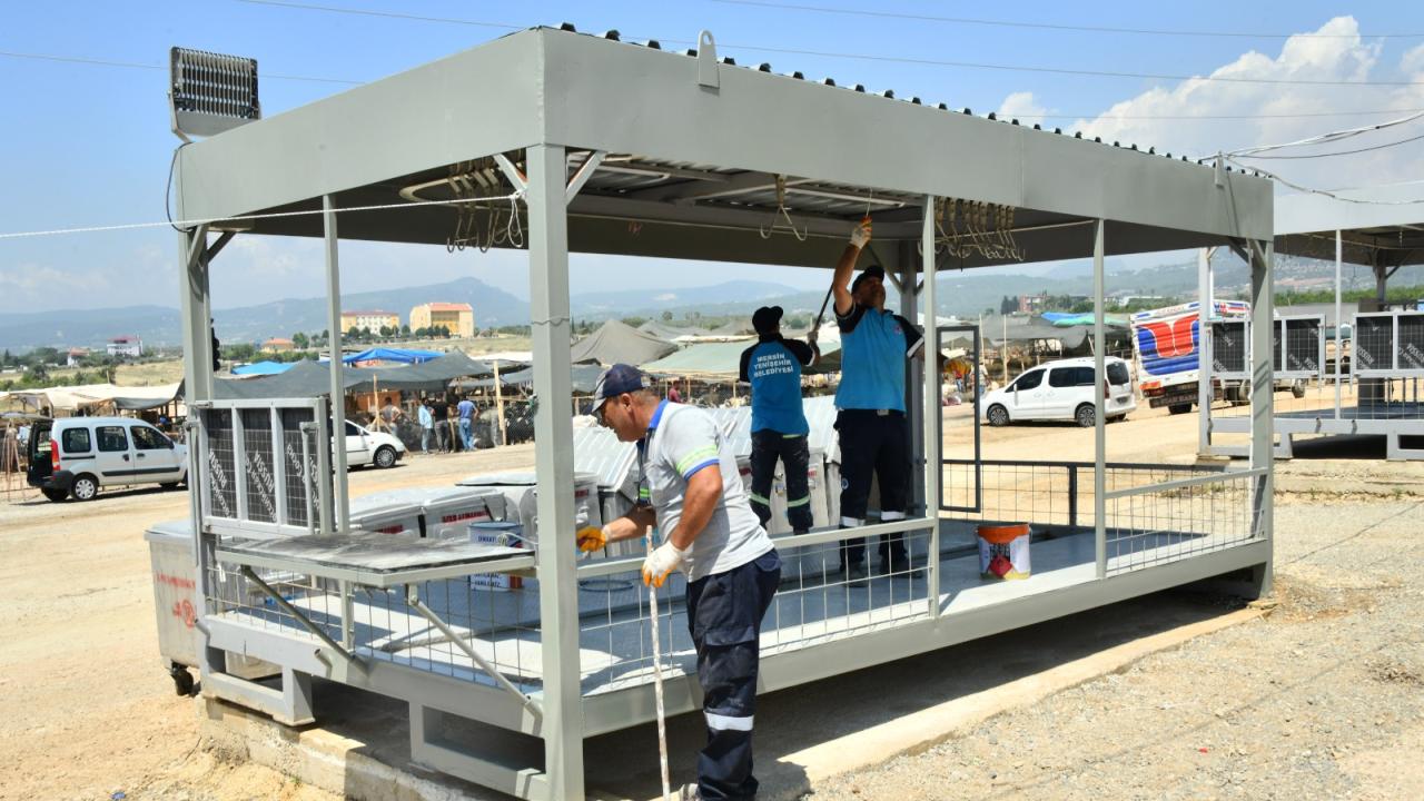 Başkan Abdullah Özyiğit, kurban satış alanını inceledi