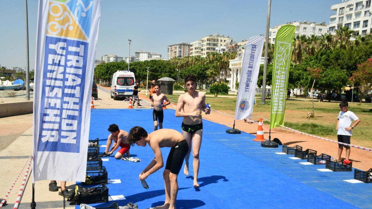 Aquatlon yarışlarında 64 sporcunun 45’i Yenişehir Belediyesi adına yarıştı