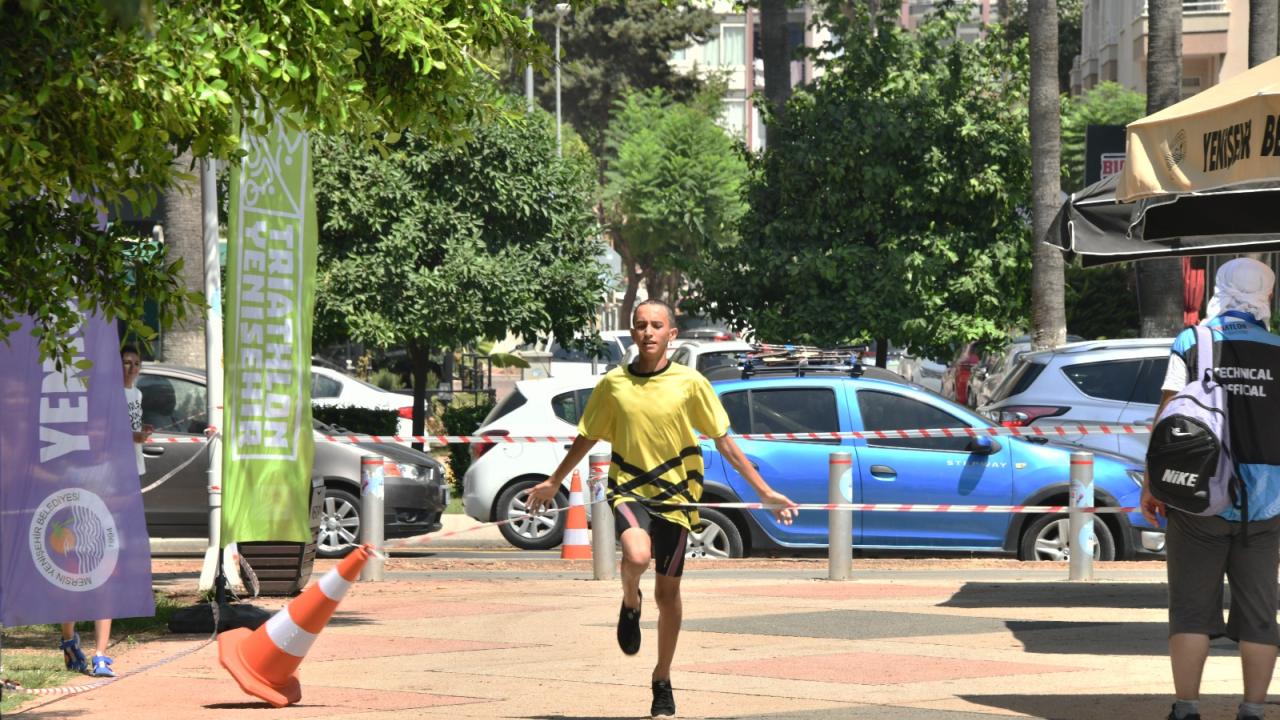 Aquatlon yarışlarında 64 sporcunun 45’i Yenişehir Belediyesi adına yarıştı