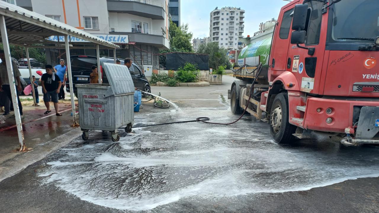 Yenişehir Belediyesi kent genelinde temizlik çalışmalarını sürdürüyor