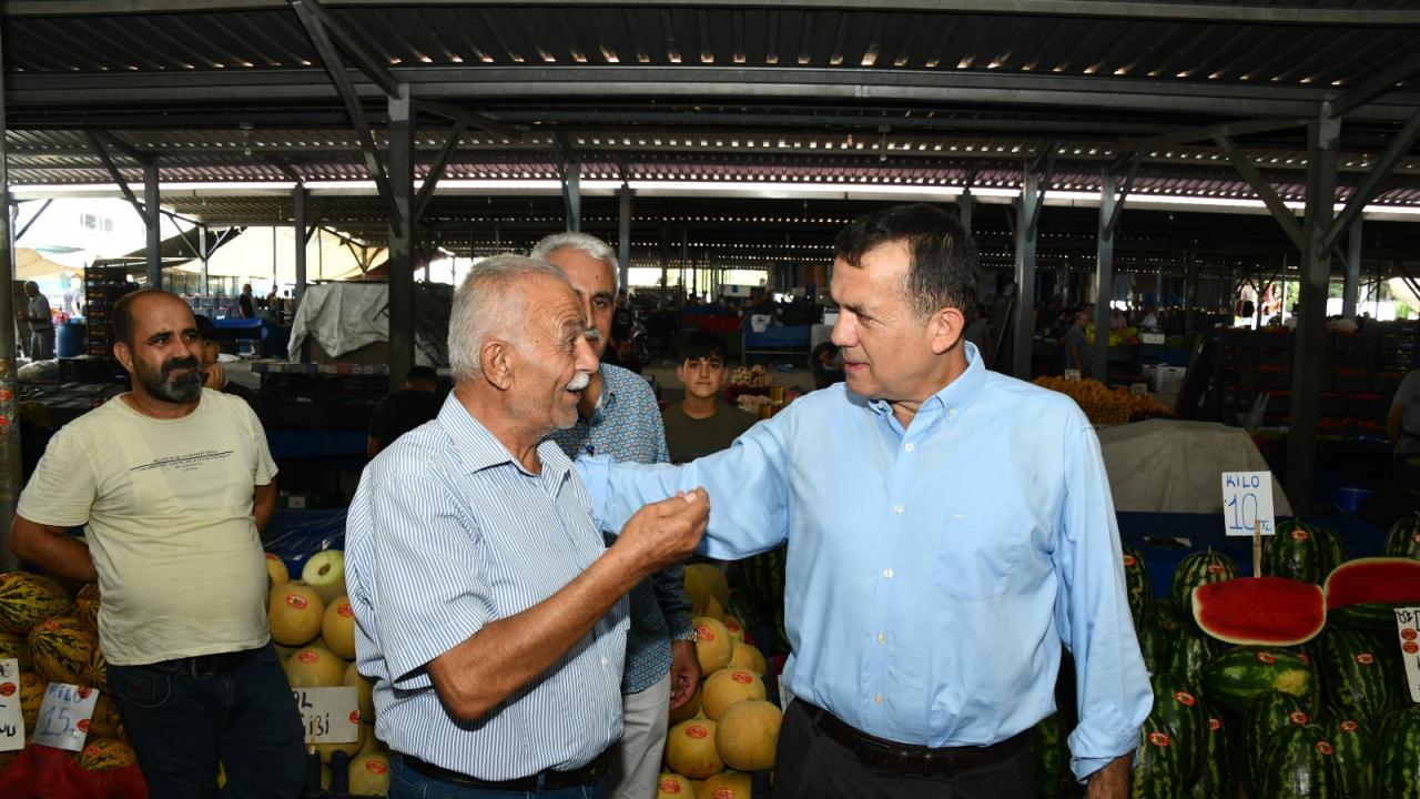 Başkan Abdullah Özyiğit, pazarcı esnafı ve vatandaşlarla buluştu