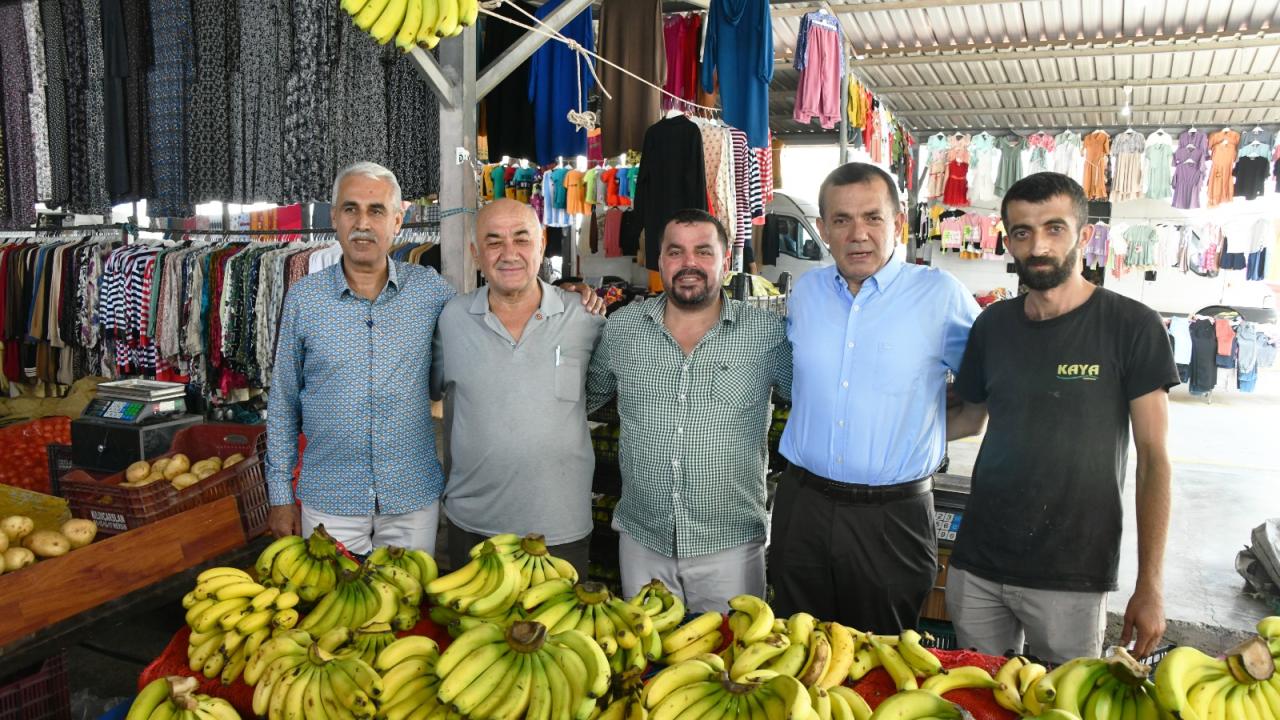 Başkan Abdullah Özyiğit, pazarcı esnafı ve vatandaşlarla buluştu