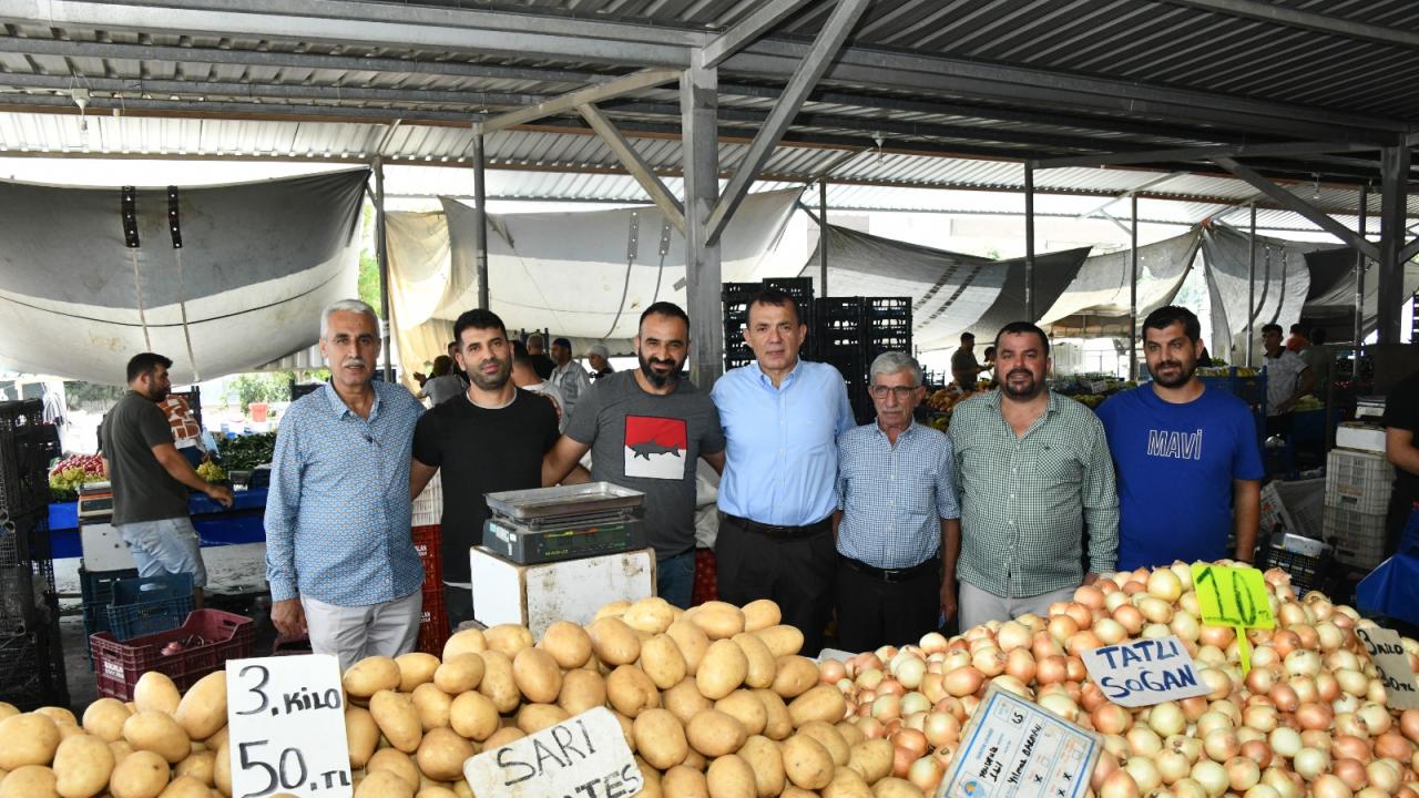 Başkan Abdullah Özyiğit, pazarcı esnafı ve vatandaşlarla buluştu