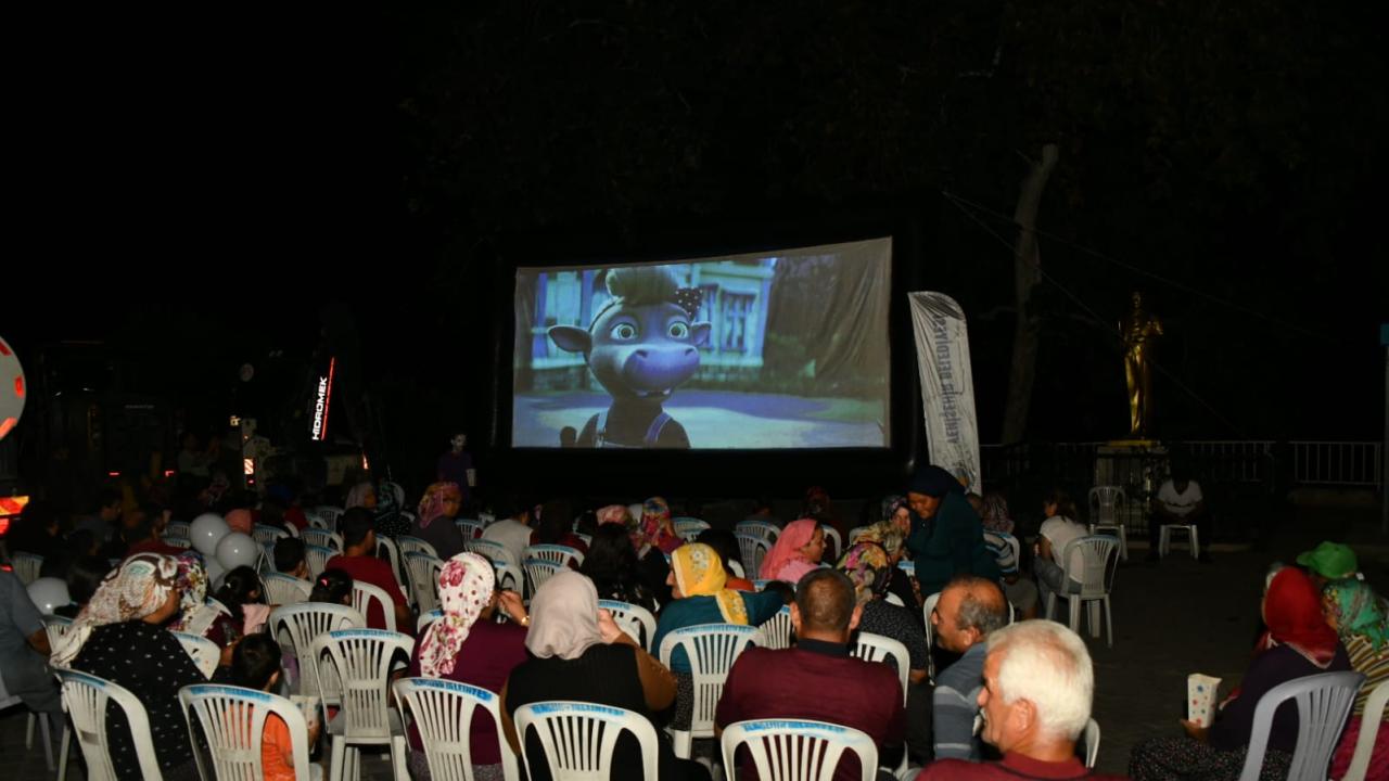 Mersin Yenişehir Belediyesinin açık hava sinema günleri başladı