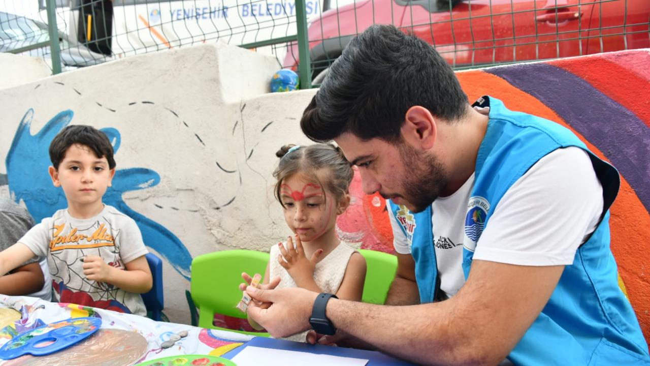 Yenişehir Belediyesi depremzedelerle dayanışma ruhunu canlı tutuyor