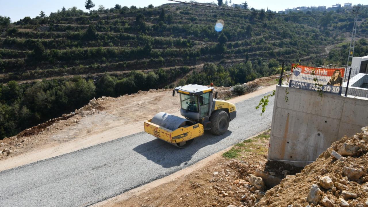 Yenişehir Belediyesiyle kırsal mahallelerin de yol sorununu çözüyor