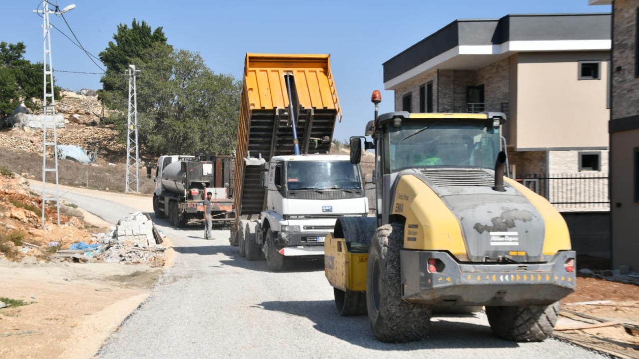 Yenişehir Belediyesiyle kırsal mahallelerin de yol sorununu çözüyor